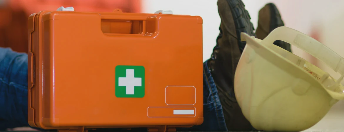 pomarańczowa apteczka pierwszej pomocy